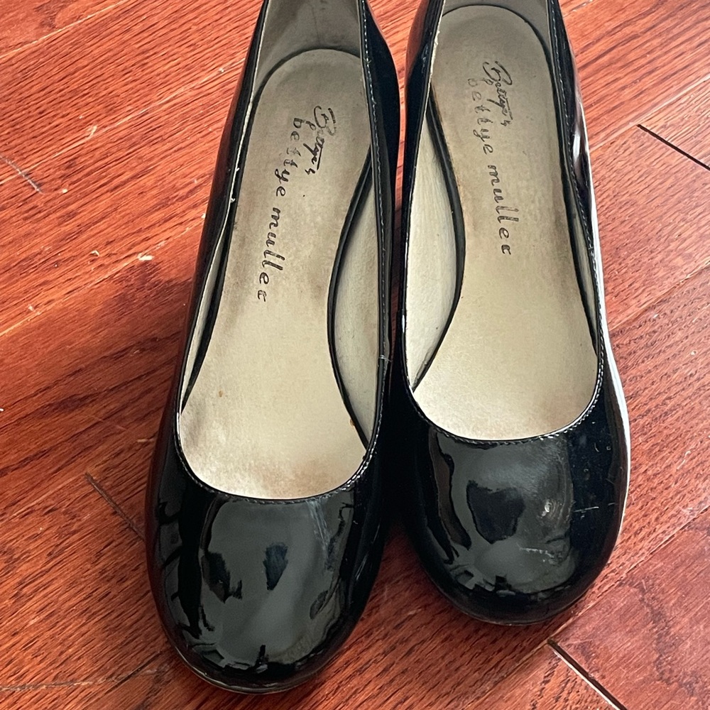 Black Patent Leather Bettye Muller Block Heel Pumps- 9.5M